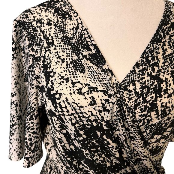 Donna Morgan Short Sleeve Dress Snake Skin Print Faux Wrap Size 8 EUC - Picture 2 of 10